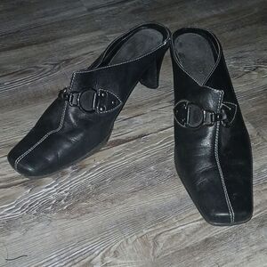 Maripe   black buckle cinches mules  Sz 8.5  EUC